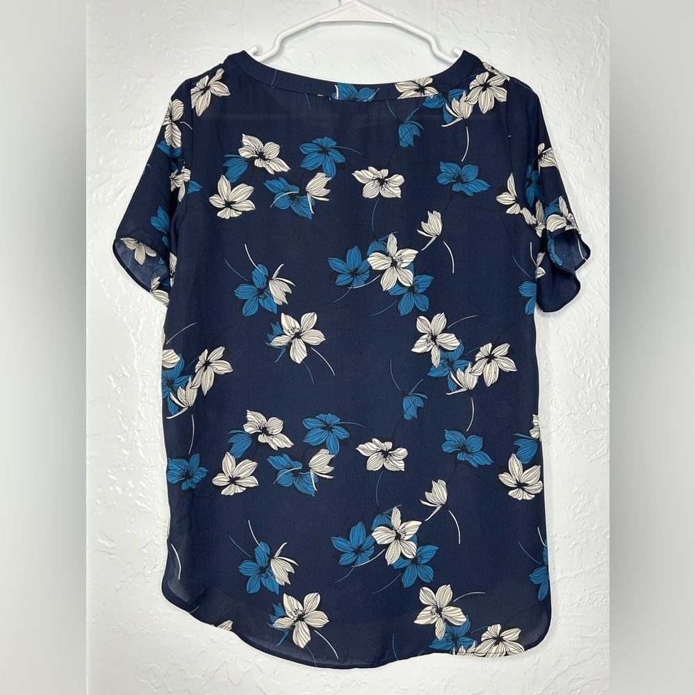 Banana Republic Navy Blue Floral Short Sleeve Top NWT XS Polyester - Picture 2 of 3